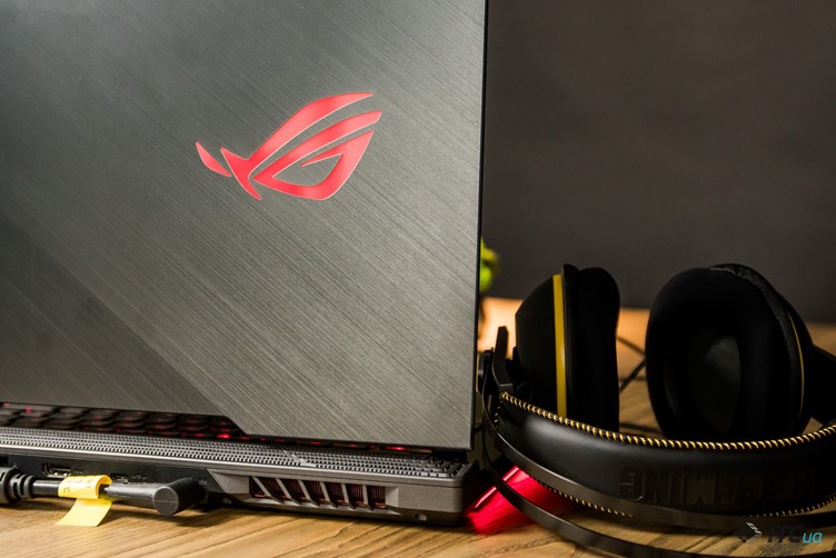 ASUS ROG Strix G17 Gaming Laptop Ergonomics Features