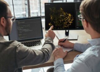 What Blockchain Teams Can Learn from Traditional Fintech Architecture Data Consistency