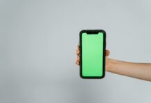 Ways To Fix Green Phone Screen Issues Without Going To A Repair Shop fix Green Phone Screen Issues
