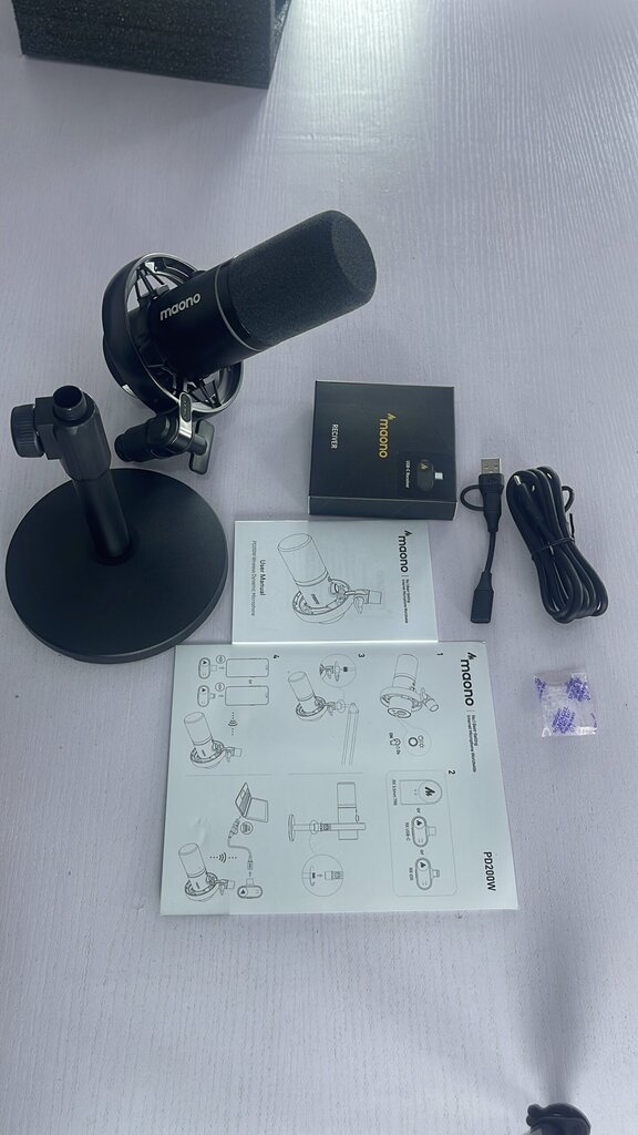 Unboxing Maono PD200W Mic 01