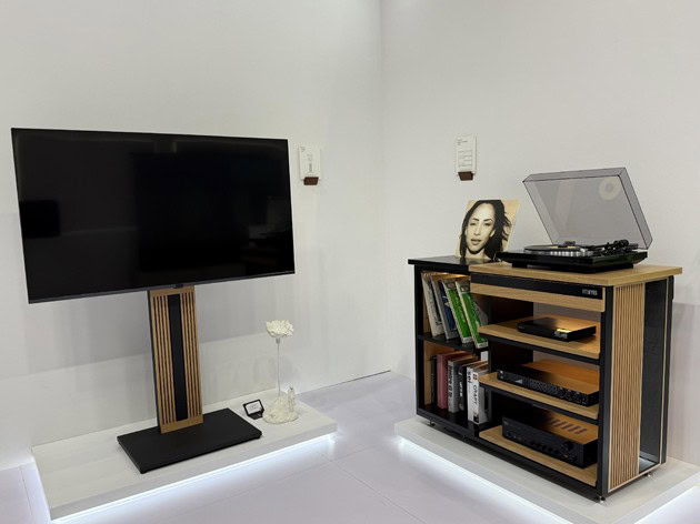 FITUEYES Caster-Equipped TV and Vinyl Stands